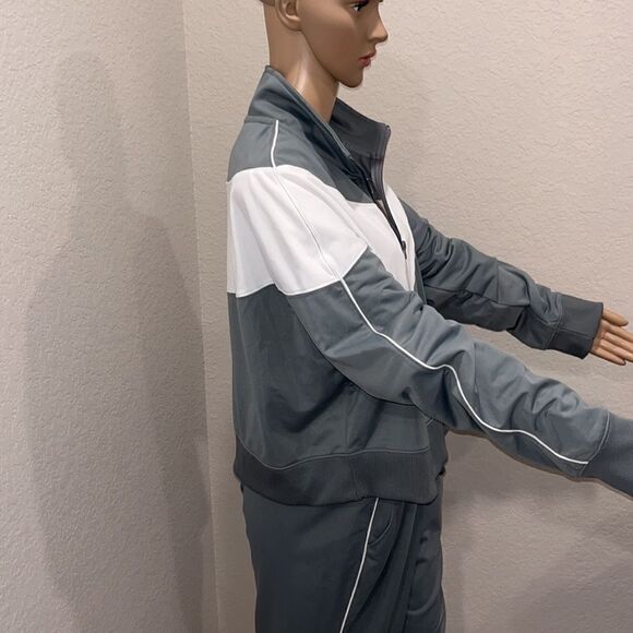 Nike-Sweat suit in excellent condition, like new. - Picture 2 of 12